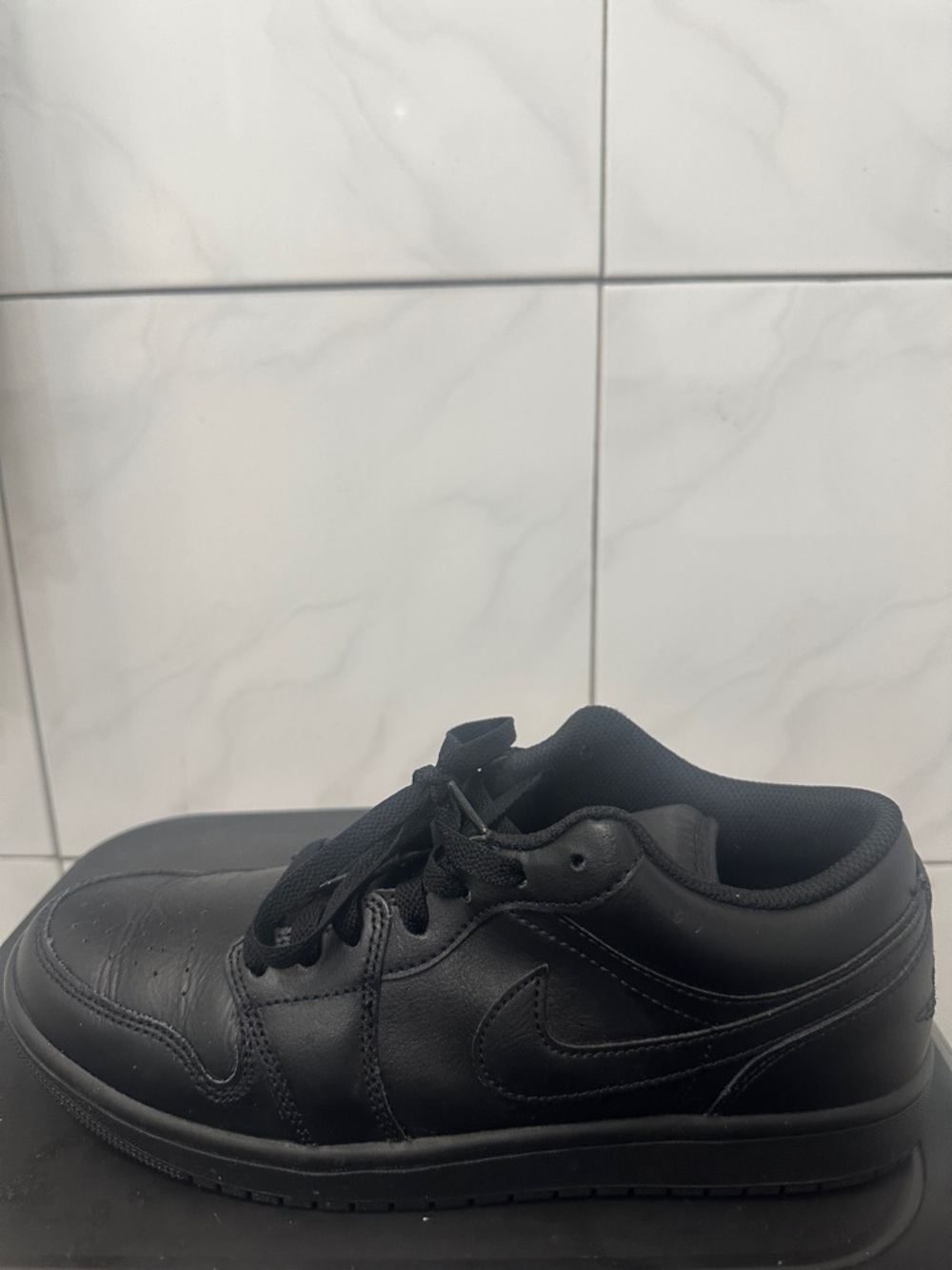Nike Air Jordan 1 Low - Picture 9 of 14